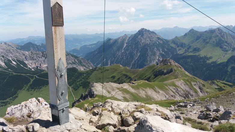 Augstenberggipfel: Blick zurück zur Bergstation.