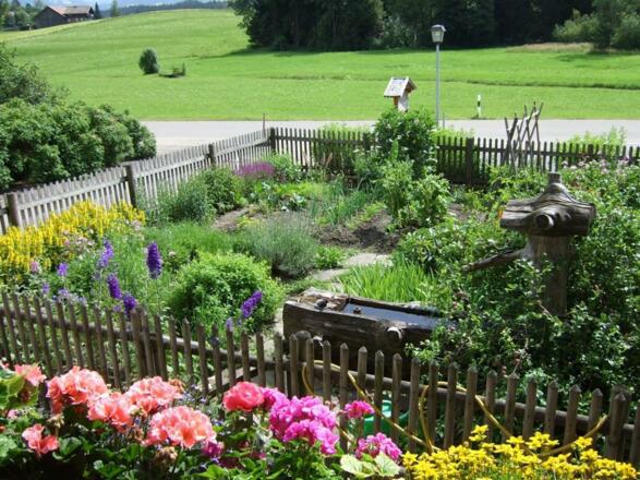 Kräutergarten am Haus