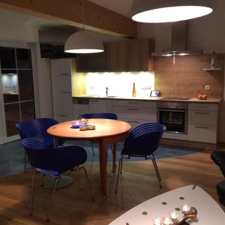 moderne Kueche_mit_Schlo%c3%9fblick