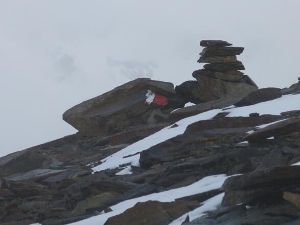 Steinmänner und Markierungen
