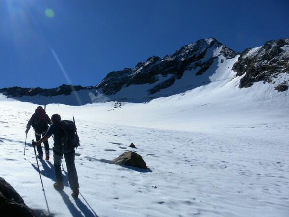 am flachen Gletscher unter dem Östlichen Feuerstein