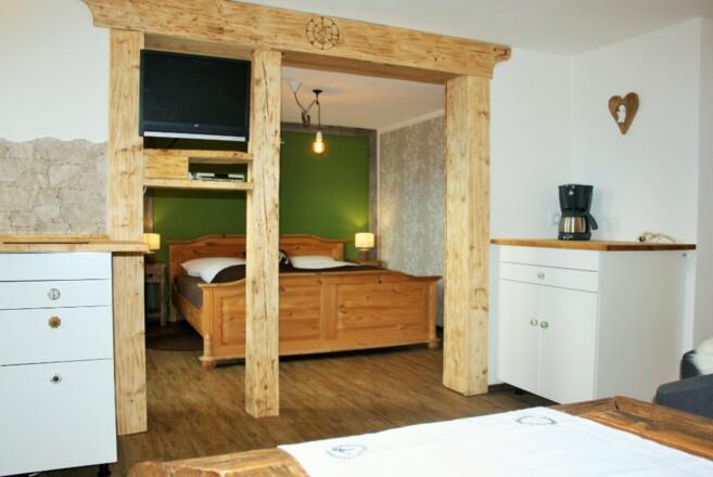 Wohnbereich mit Blick zum Schlafzimmer