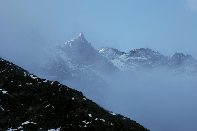 Aufstieg zum Weißmaurachjoch am frühen Morgen, Ausblick zum Puitkogel