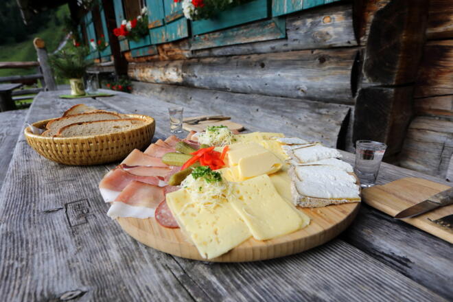 Leckere Jause auf der Kreealm-Kreehütte