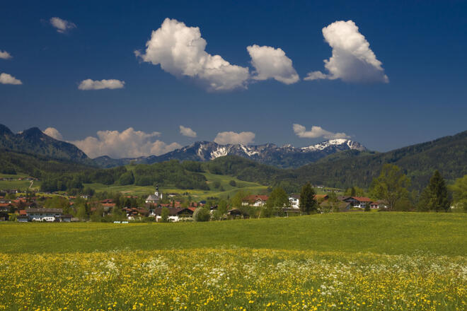 Inzell im Frühling - der Blick von Einsiedl Richtung Adlgaß