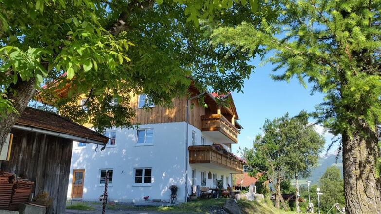 Sommer Außenansicht Landhaus Traumblick