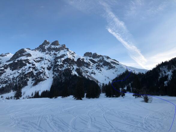 Die ersten Meter der Tour mit Blick Richtung Dr.-Heinrich-Hackel-Hütte