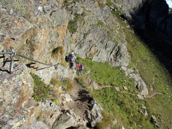 gesicherter Abstieg zum Gletscherbach