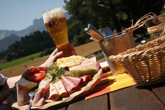 Brotzeit mit Panoramablick