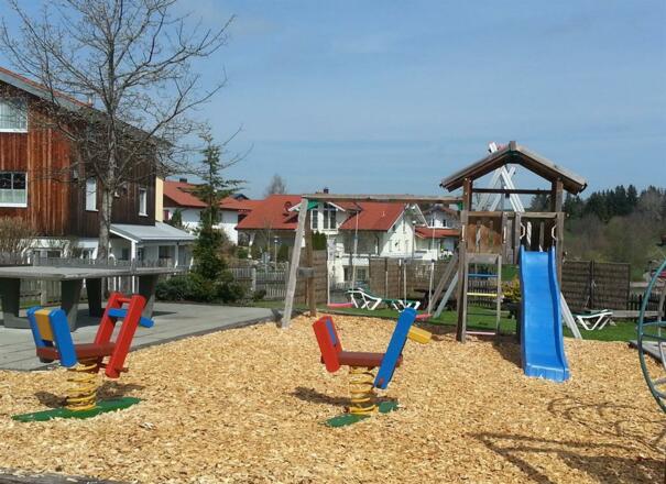 Spielplatz direkt am Haus