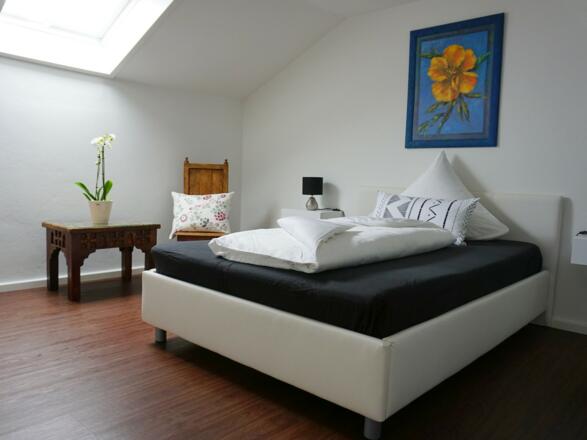 Schlafzimmer 1