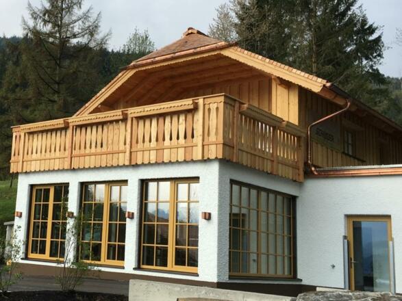 Fischermeister Gerhard mit frischen Räucherfischen