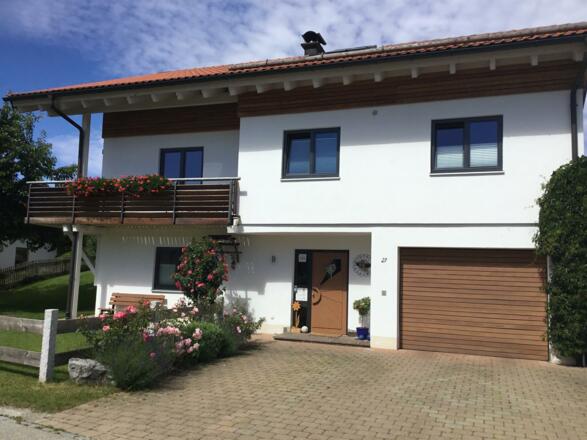 Ostansicht und Stellplatz