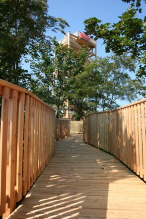 Aussichtsturm mit Rampe