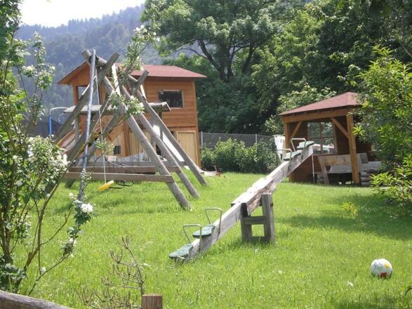 Spiel und Liegewiese