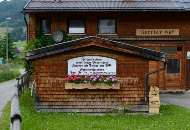 Aussenansicht im Sommer