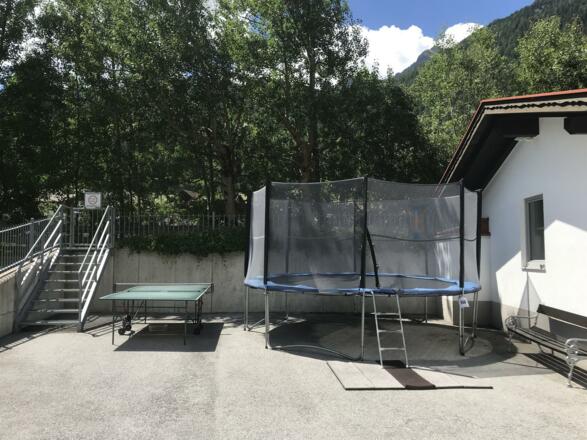 Tischtennis, Trampolin, Tischfußball