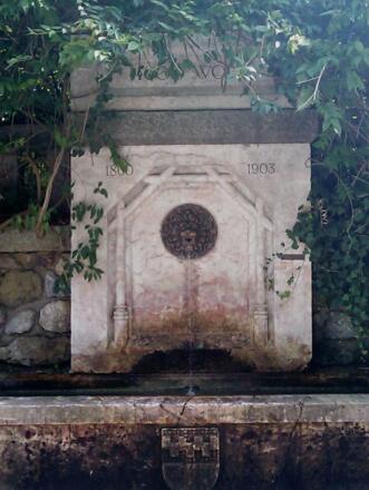 Brunnen bei Schloss Lipperheide