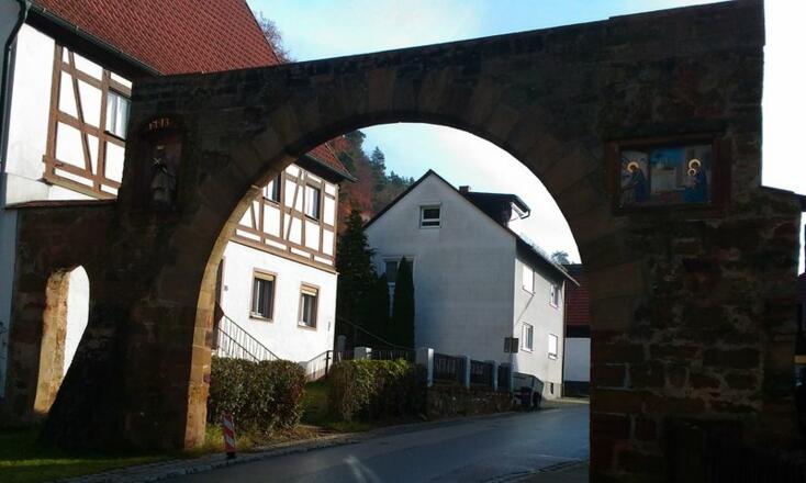 Gnadenberg: Torbogen