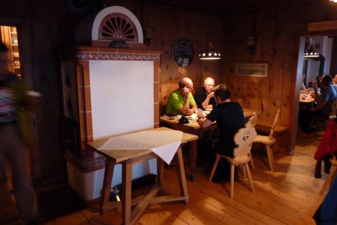 Im Gastraum - Nella stanza degli ospiti