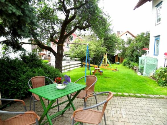 Unser Garten mit Spielmöglichkeit für Kinder