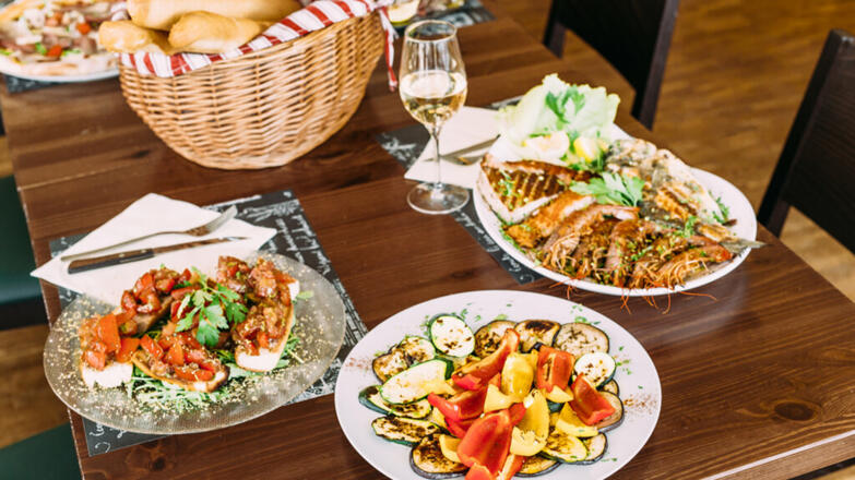 da-charly-pizzeria-steinbach-am-attersee-gedeckter-tisch