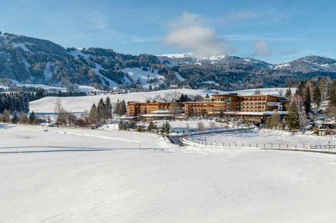 Hotelansicht im Winter