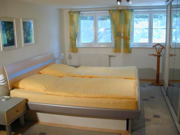 Elternschlafzimmer mit Wasserbett