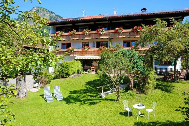 Garten mit Blick zu den Südbalkonen