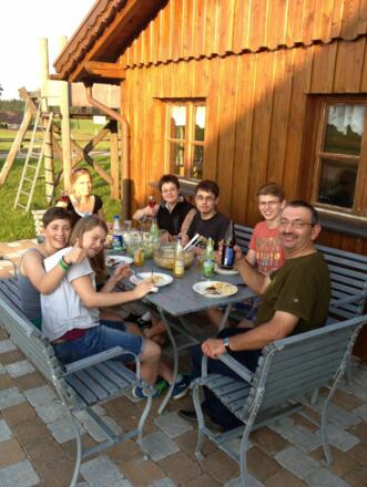 Grillen gehört einfach dazu...gemütlich beieinander sitzen