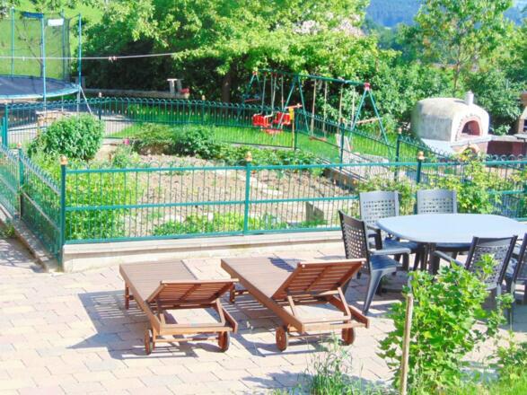 Um unseren Kräutergarten können Sie es sich gut gehen lassen