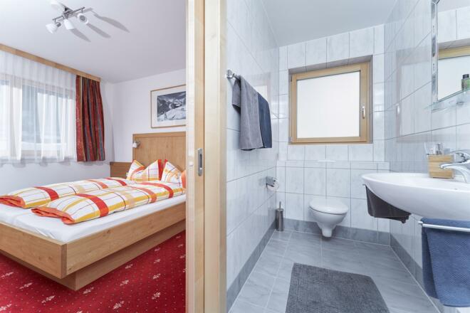 Doppelzimmer mit Badezimmer