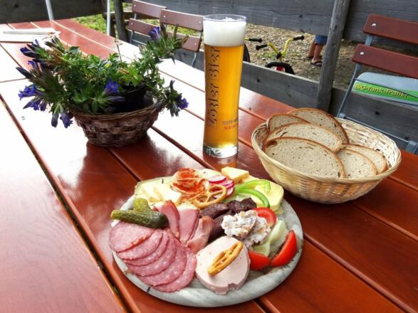 Brotzeit auf unserer Alpe