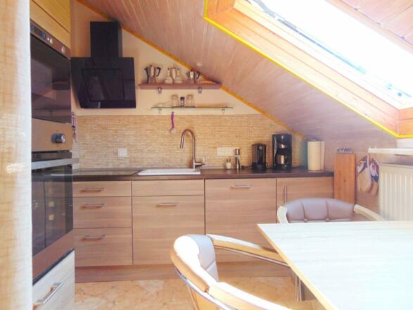 Fewo Hochgrat: Separate Küche mit Spülmaschine, Kochfeld, Backofen, Mikrowelle, Kaffeemaschine, Wasserkocher usw.