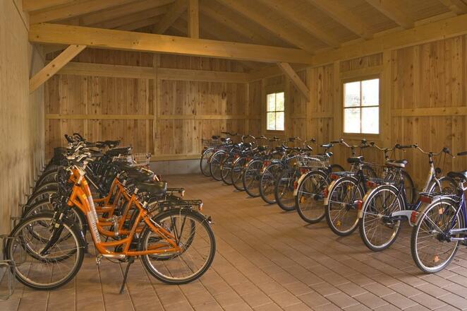 Hoteleigener Fahrradstadl mit kostenfreien Rädern