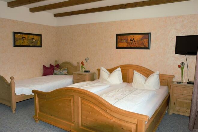 Doppel- oder Dreibettzimmer im Gästehaus Martina