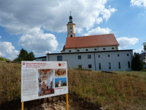 Tafel an der Wallfahrtsbasilika