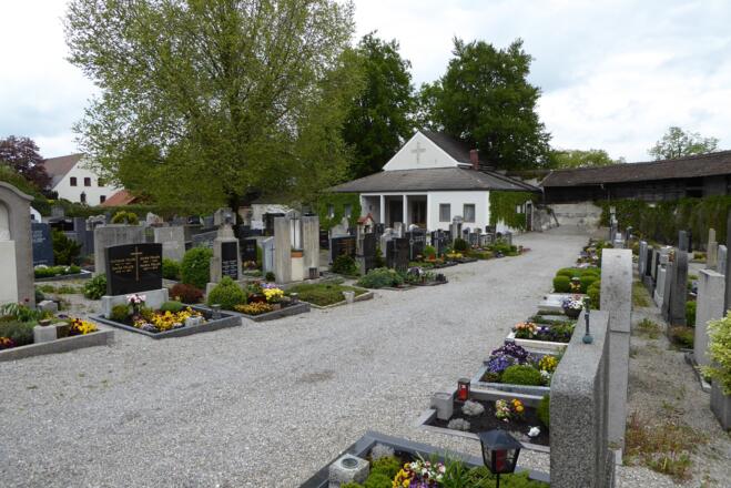 Schongauer Stadtfriedhof mit Aussegnungshalle