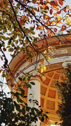 Monopteros Nahaufnahme Herbst