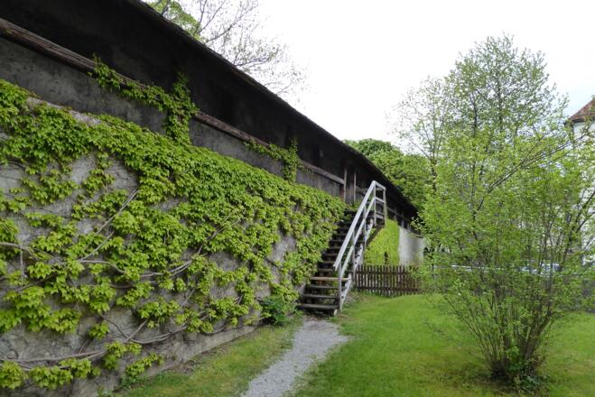 Treppe hinauf zum Wehrgang auf der Stadtmauer