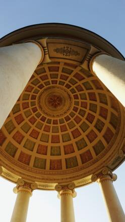 Monopteros Verzierungen Details