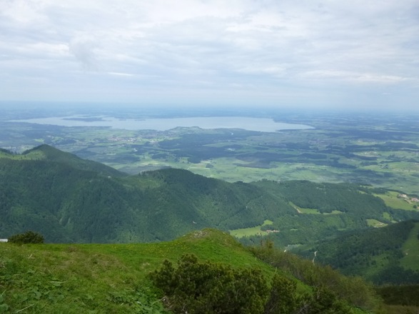 Aussicht vom Hochfelln zum Chiemsee