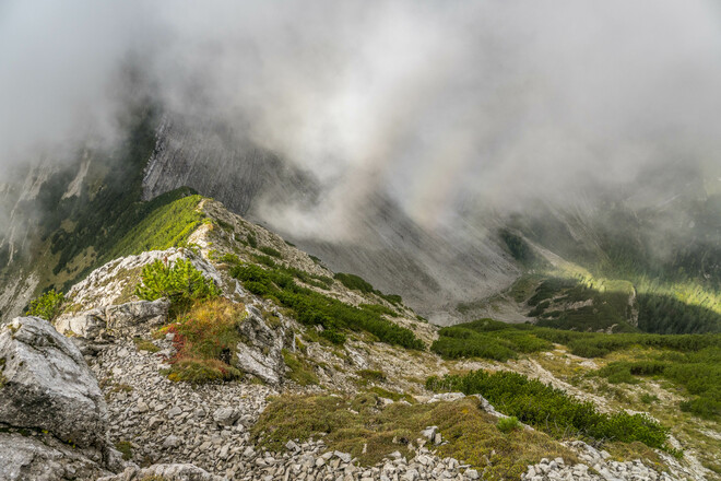 Die Aufsteigsroute folgt ab der Scharte immer entlang vom West-Grat des Sonntagshorns teilweise mit leichter Kletterei und auch durchaus ausgesetzt