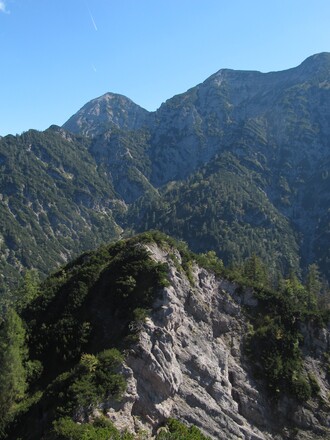 Sicht zum Vordergipfel, im Hintergrund das Sonntagshorn