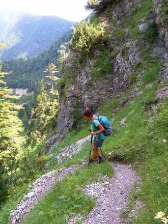 serpentinenreicher Steilabstieg