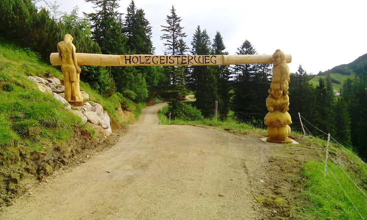 Eingang zum &quot;Holzgeisterweg&quot;