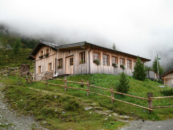 Die Porzehütte, 1942 m, Tagesziel erreicht!
