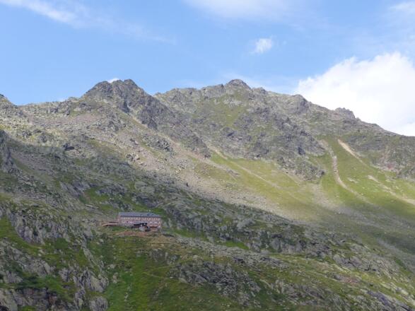 Die Nürnberger Hütte bleibt immer über uns.