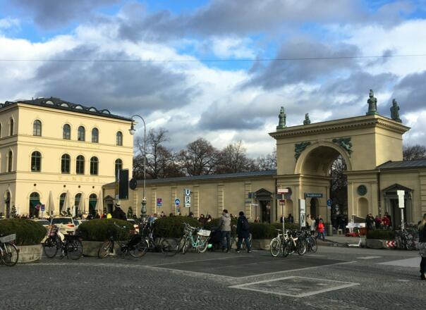 Ausblick vom Odeonsplatz auf das Tambosi