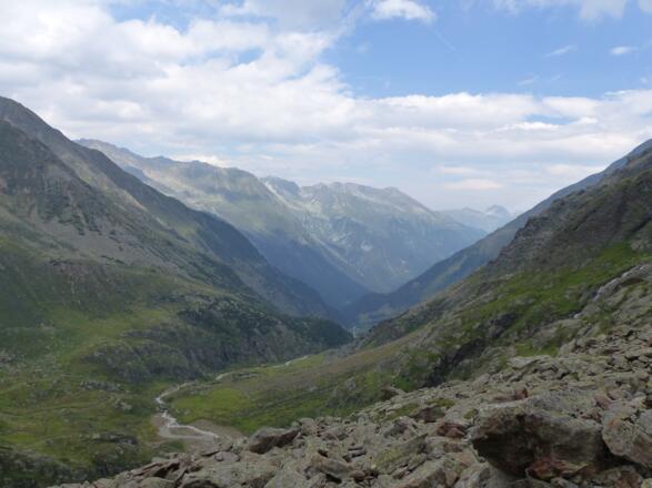 Blick talauswärts durch das Langental ins Stubaital.